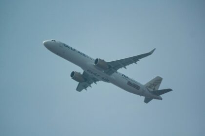 Gulf Air returns to U.S after three decades