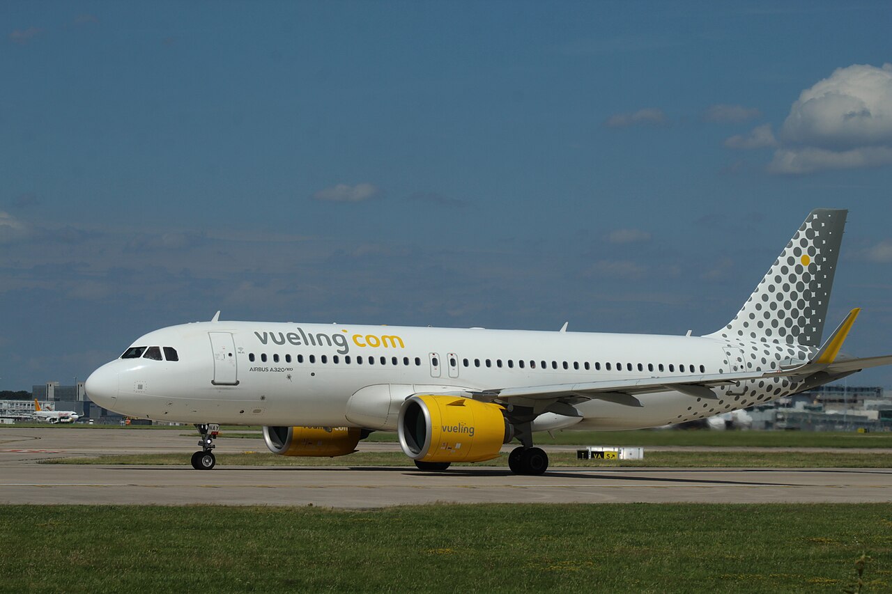 A Vueling Airbus A320neo.