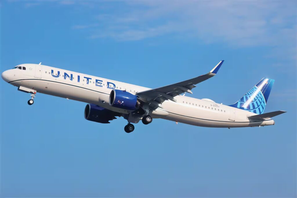 United aircraft in the sky to show flights slowly resuming