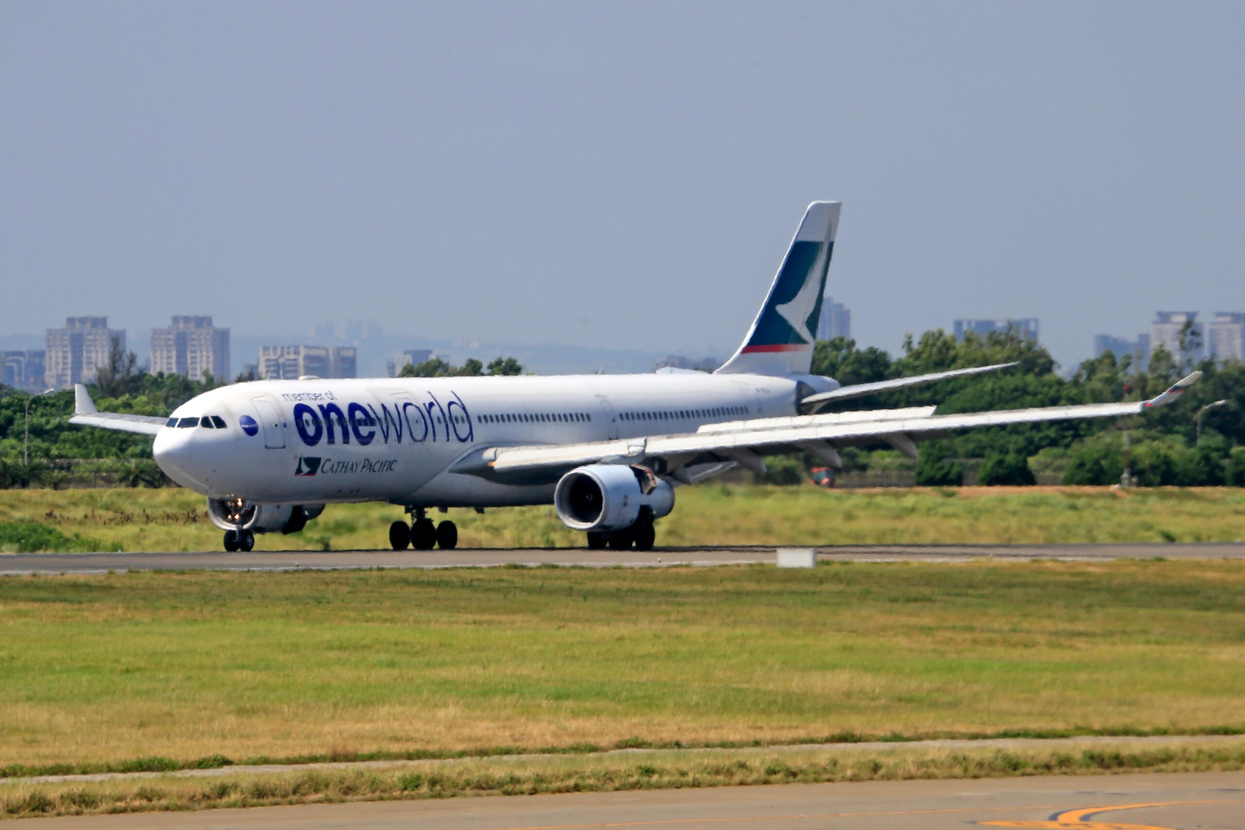 Cathay Pacific aircraft with oneworld Alliance livery 