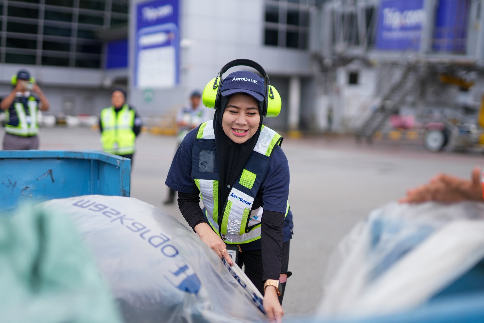 A female AeroDarat worker for Malaysia Airline