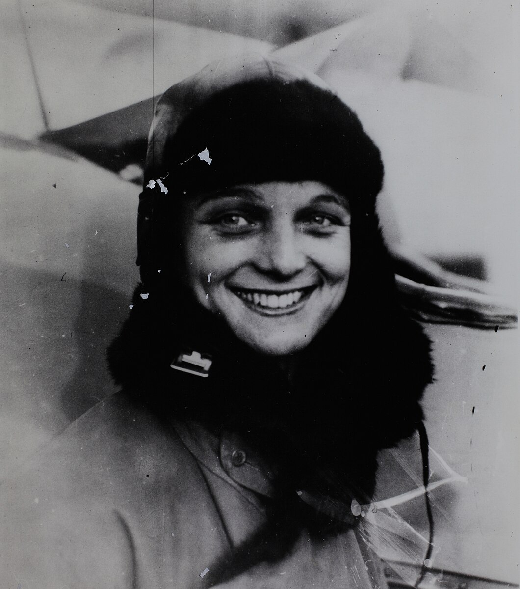 Louise Thaden, smiling at the camera