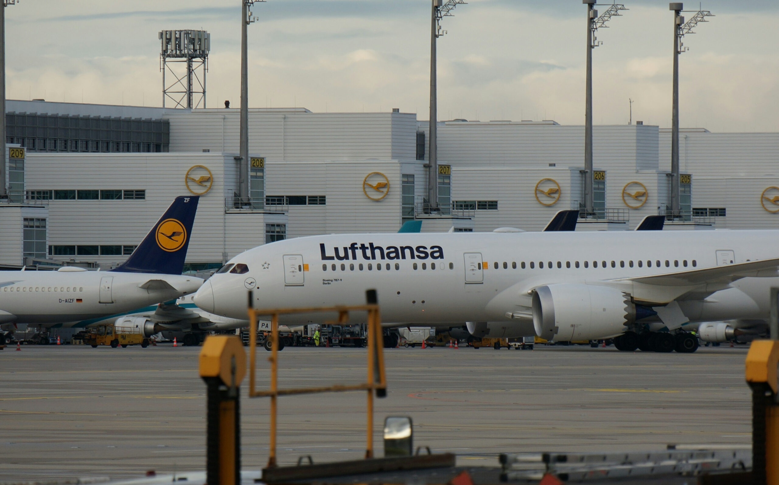 Lufthansa Boeing 787-9 BERLIN at International Airport Munich