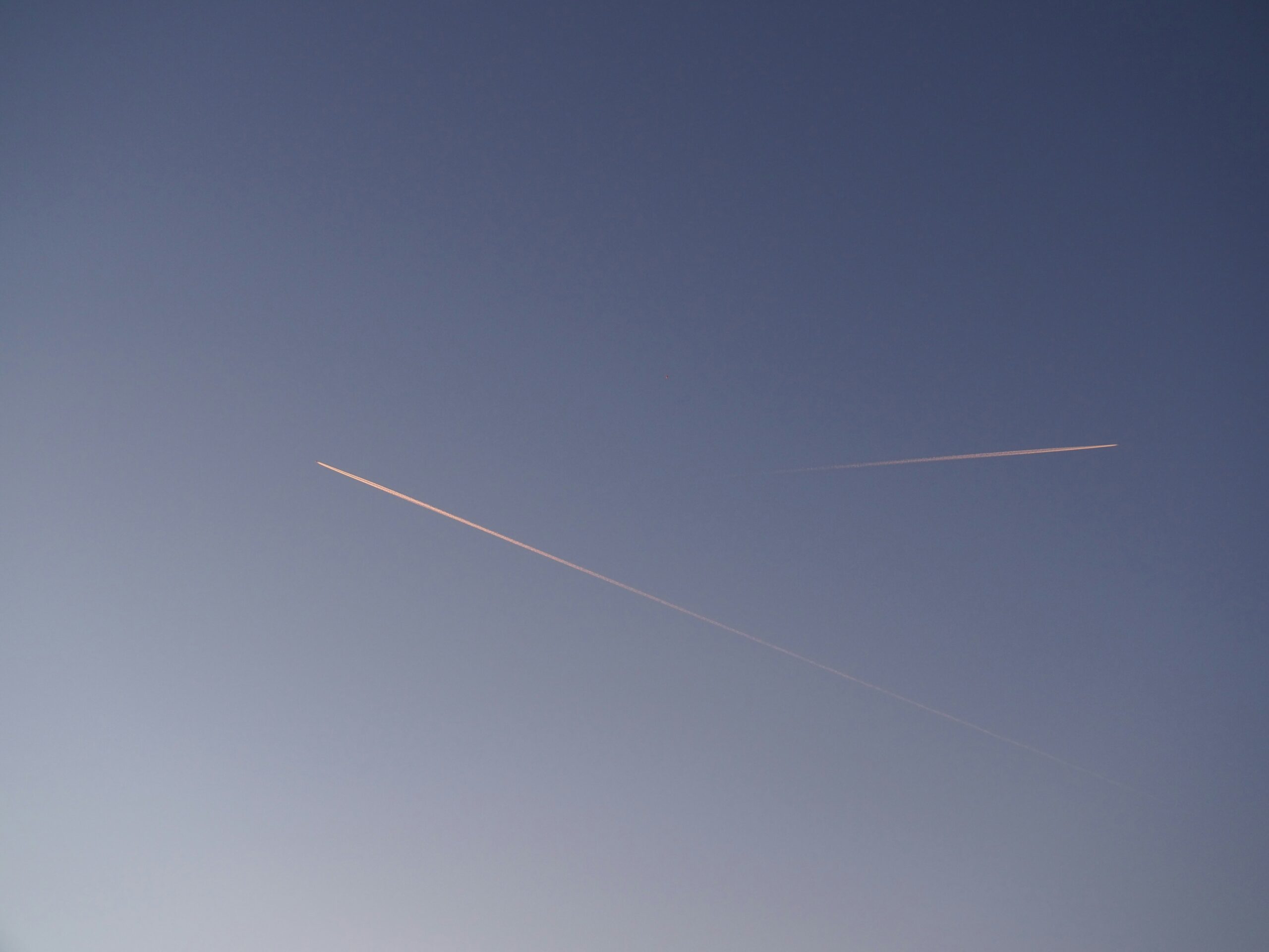 Two planes in flight 