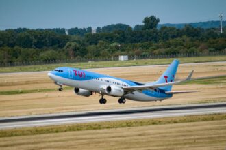 Tui Flight © Tim Dennert on Unsplash