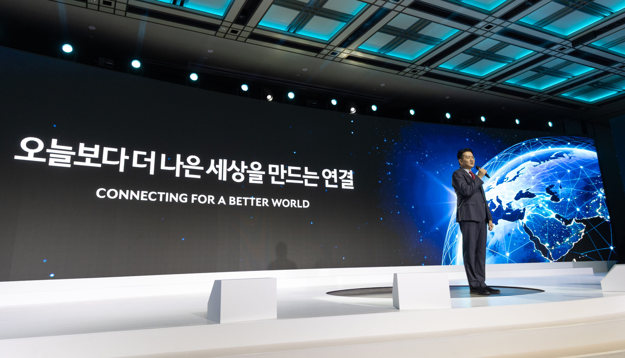 Chairman Cho Presenting ©Hanjin Group