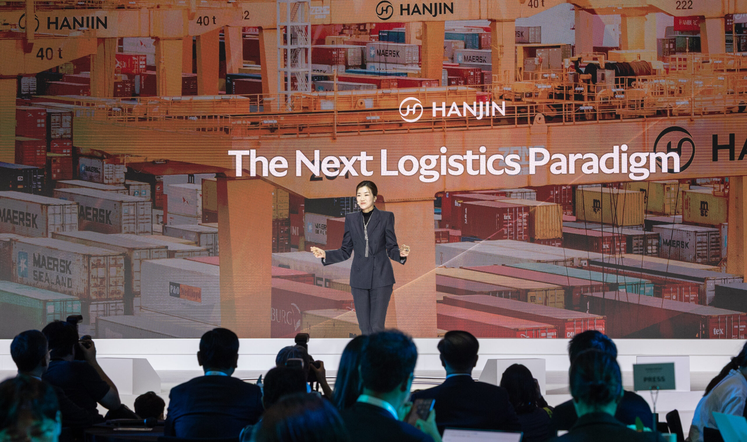 Emily Cho presenting on stage ©Hanjin Group.