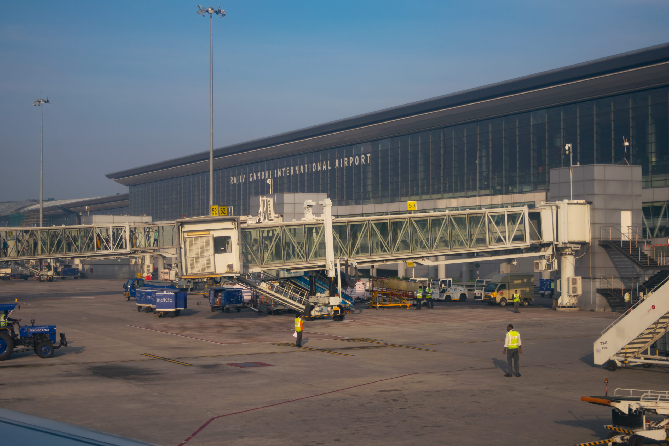 The terminal building for Hyderabad airport, with jetbridges waiting for aircraft.