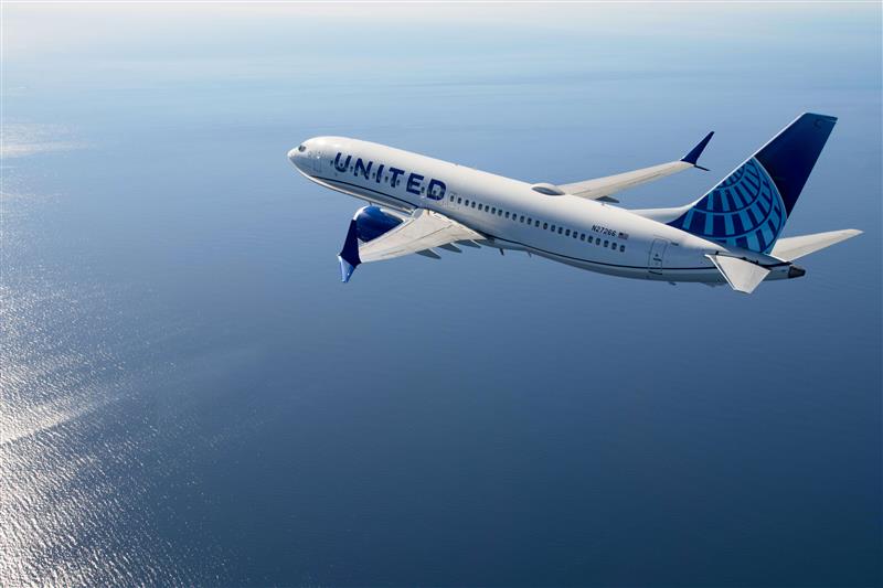 United airlines aircraft Boeing 737 Max 8, Weather balloon may be responsible for the flight's windshield to crack mid air