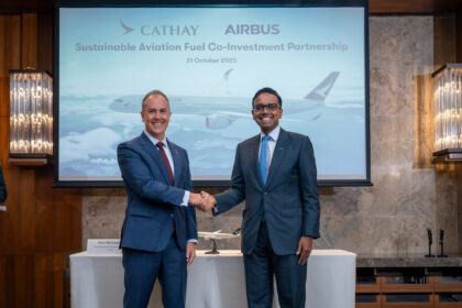 Representative from Cathay Pacific and Airbus signing the joint investment agreement.