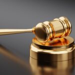 A golden judge’s gavel symbolising the Senate aviation safety vote on bipartisan aviation safety legislation and military aircraft airspace rules.