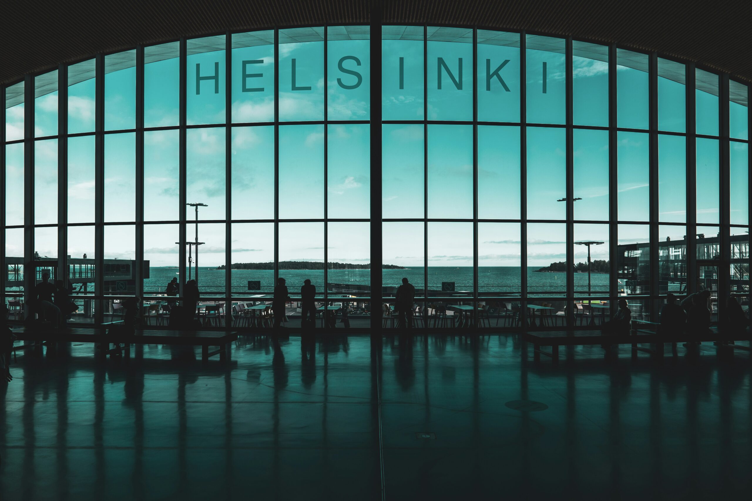 A view of the window at Helsinki Airport ©Unsplash