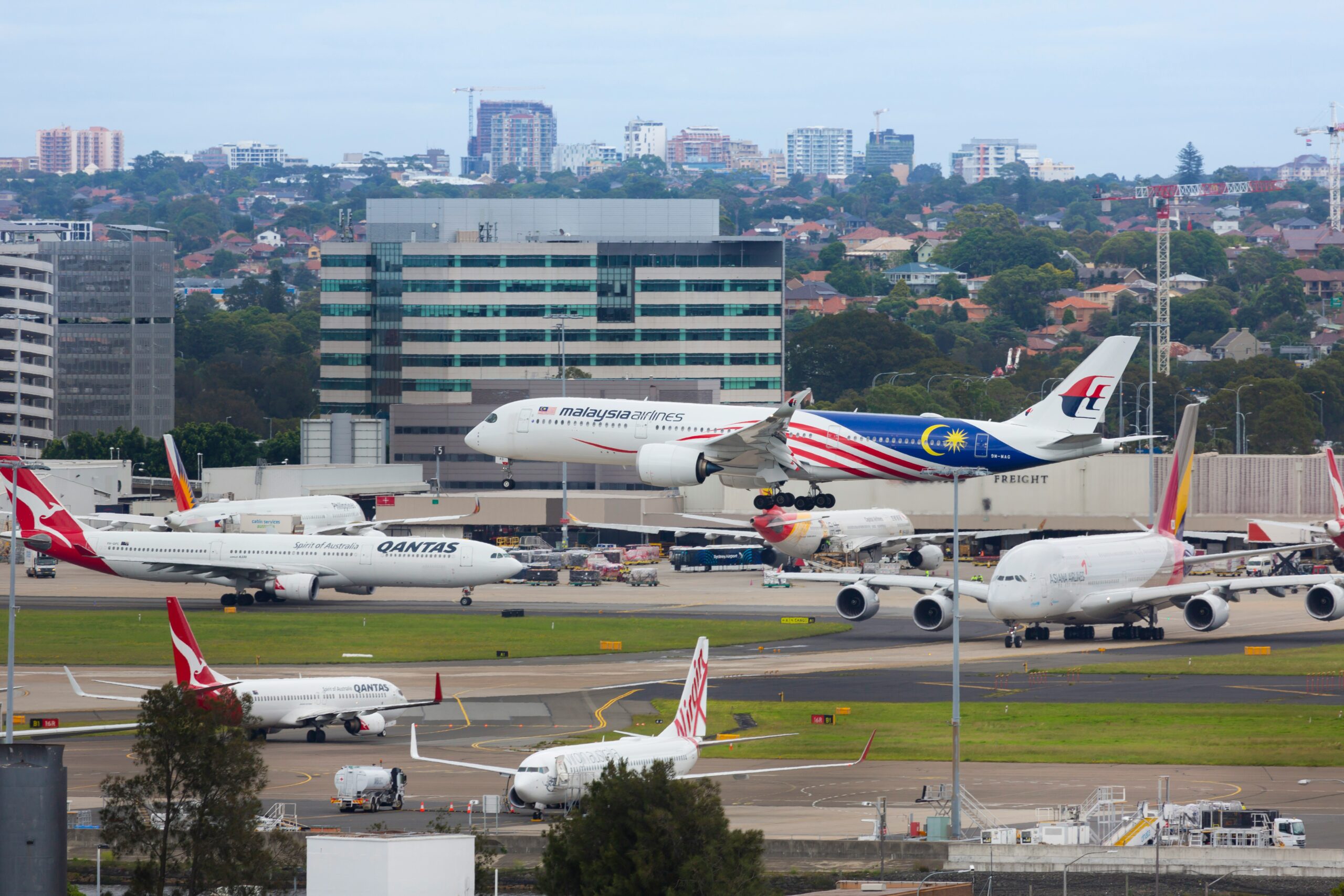 Global aviation faces an $11 billion blow in 2025 © Troy Mortier on Unsplash