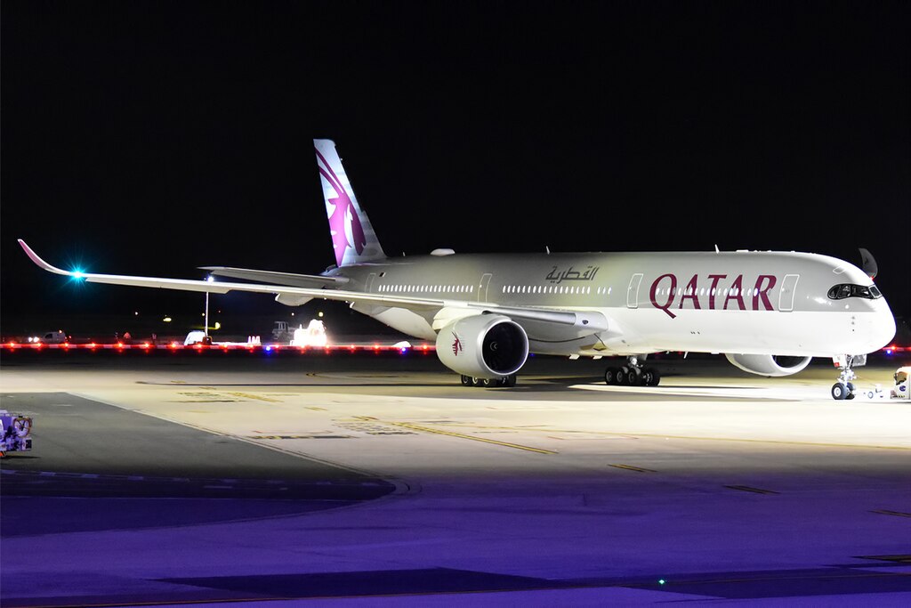 Qatar Airways, A7-ANI, Airbus A350-1041