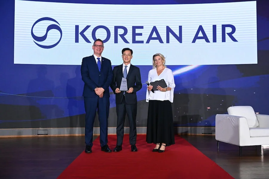 Middle: Taejoon Kim, SVP and Head of International Affairs and Alliances, Korean Air