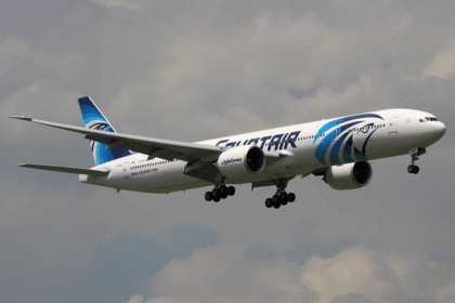 An EgyptAir Boeing 777-36N/ER approaches Suvarnabhumi International Airport
