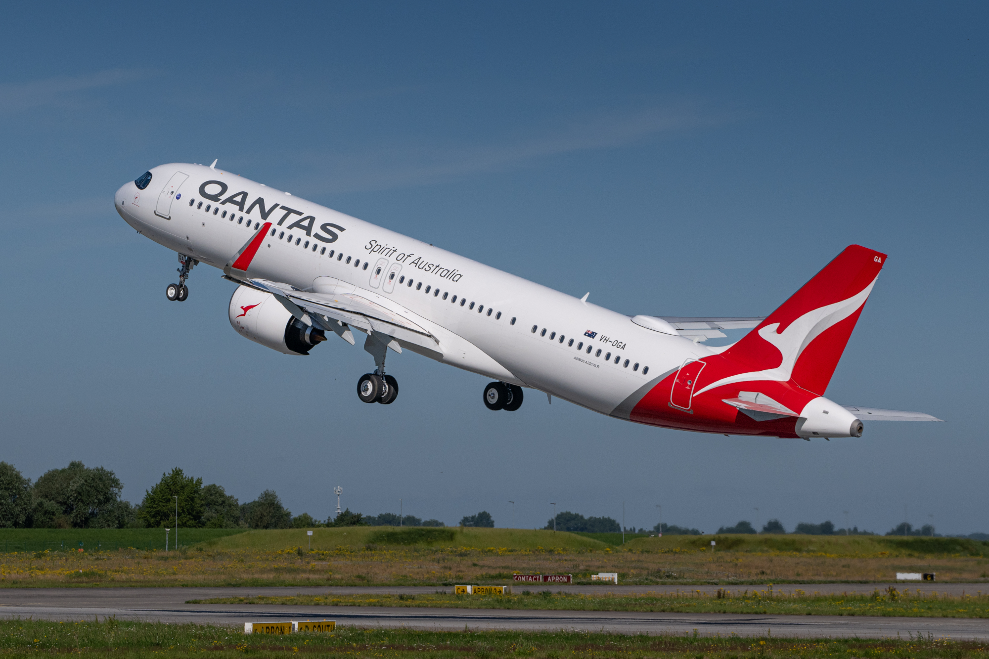 Qantas Airbus A321XLR takes off from Airbus Hamburg