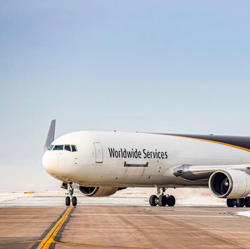 UPS cargo plane crashes near Louisville Airport © UPS Airlines, Spotting Planes