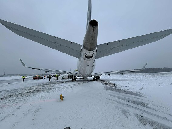 A LOT Polish Airlines aircraft arriving from Warsaw slid off the runway after landing at Vilnius Airport 