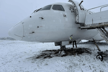 A photo of a LOT Polish Airlines aircraft arriving from Warsaw slid off the runway after landing at Vilnius Airport