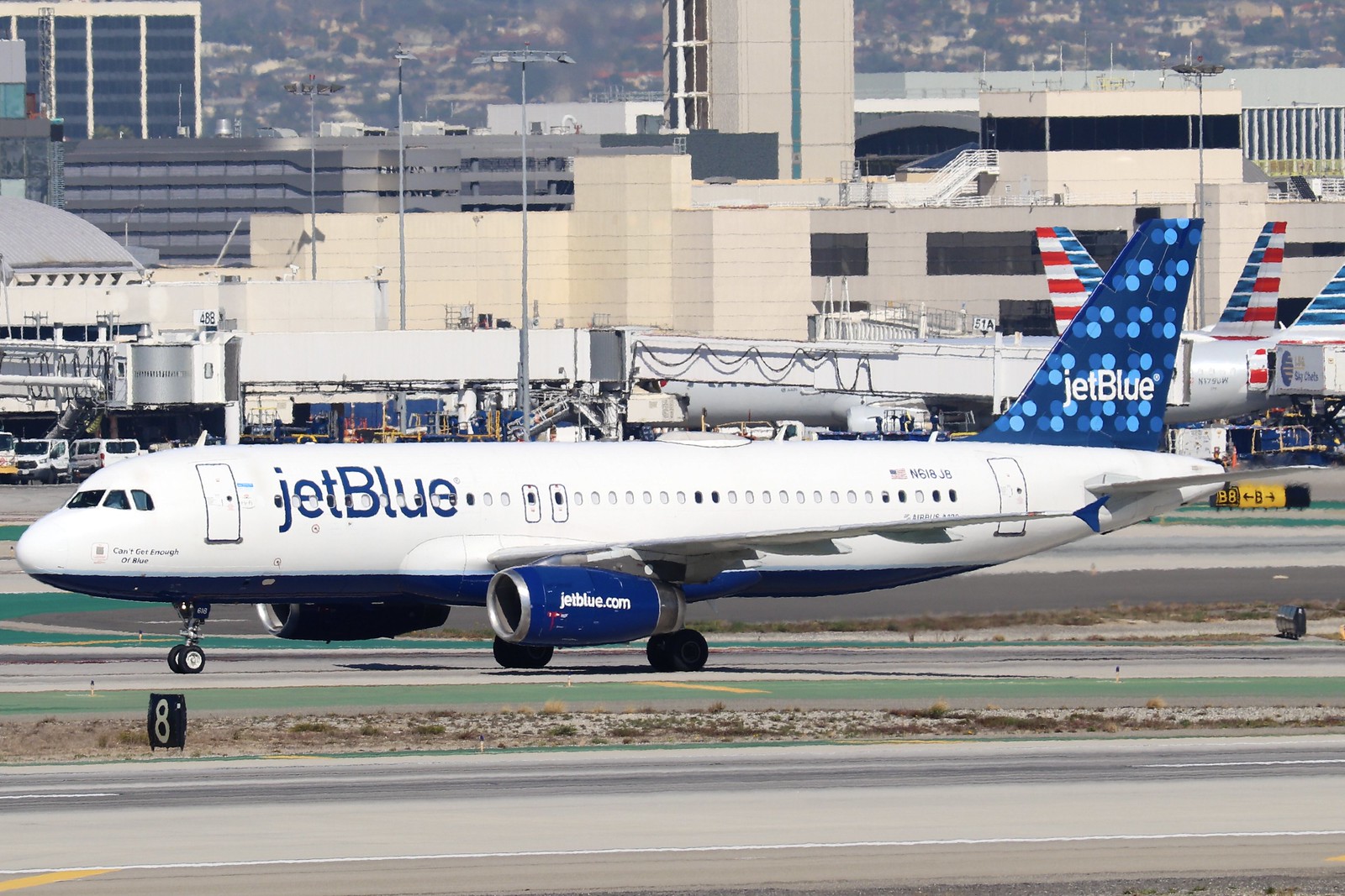 A JetBlue Airbus A320