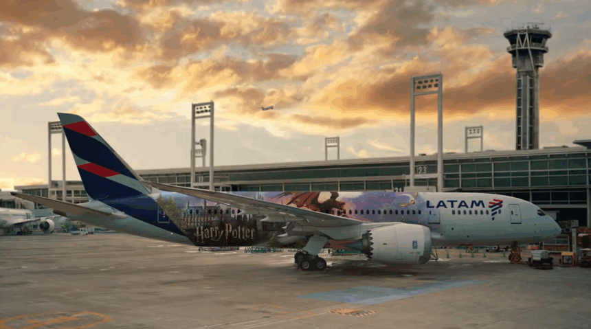 A picture of a LATAM aircraft with a Harry Potter-themed makeover