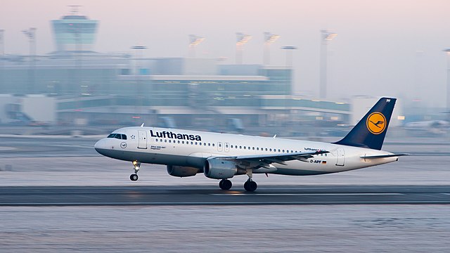 Lufthansa Airbus A320-211 at Munich Airport