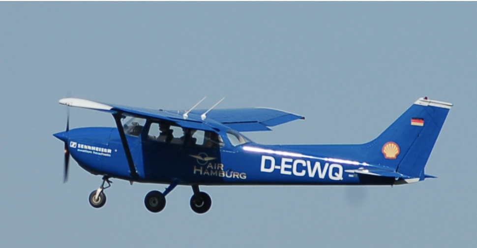 Cessina 172 mid-air