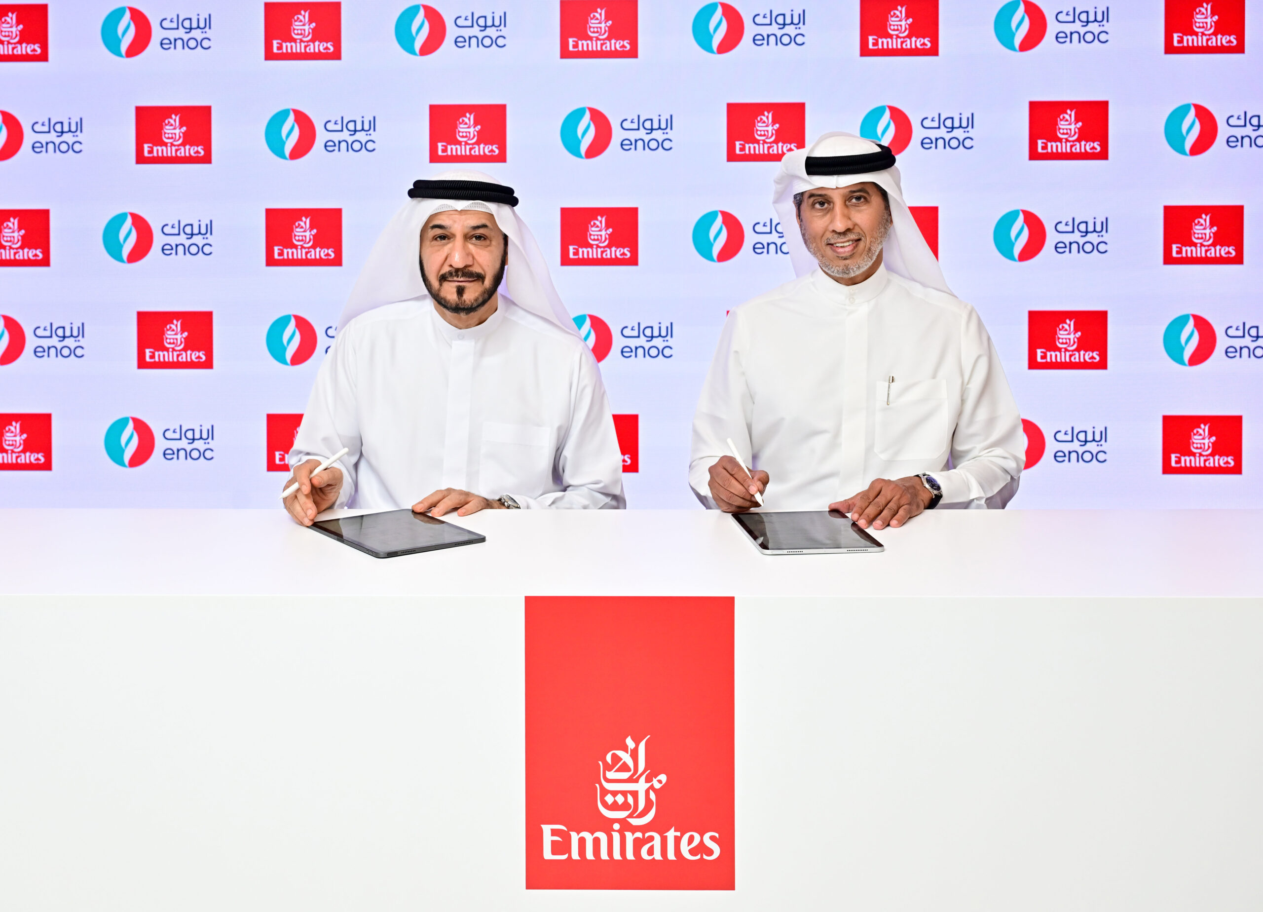 Deputy president of Emirates and Acting CEO of ENOC posed together after signing MoU