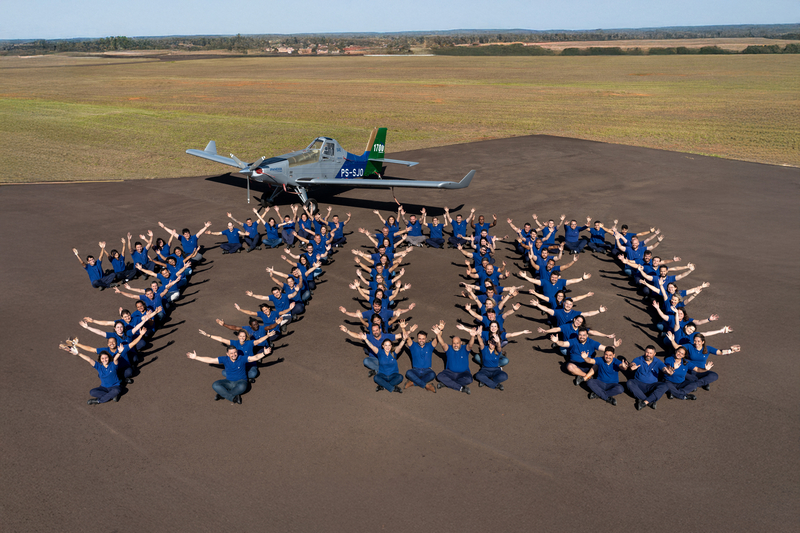 The Embraer staff celebrating a huge delivery by forming the number 1700 © Embraer Digital