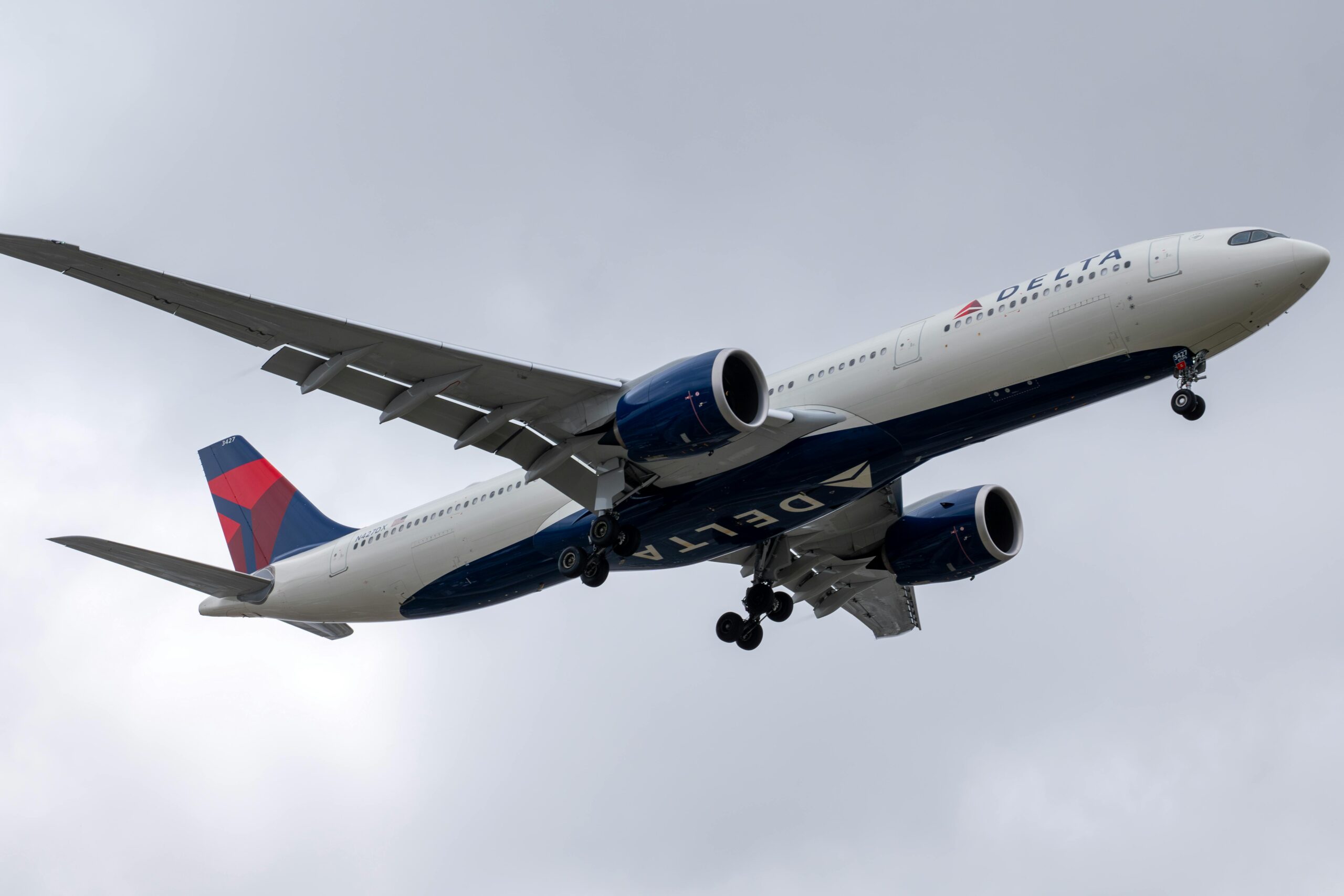 Delta Airlines aircraft descending at Los Angeles International Airport. 