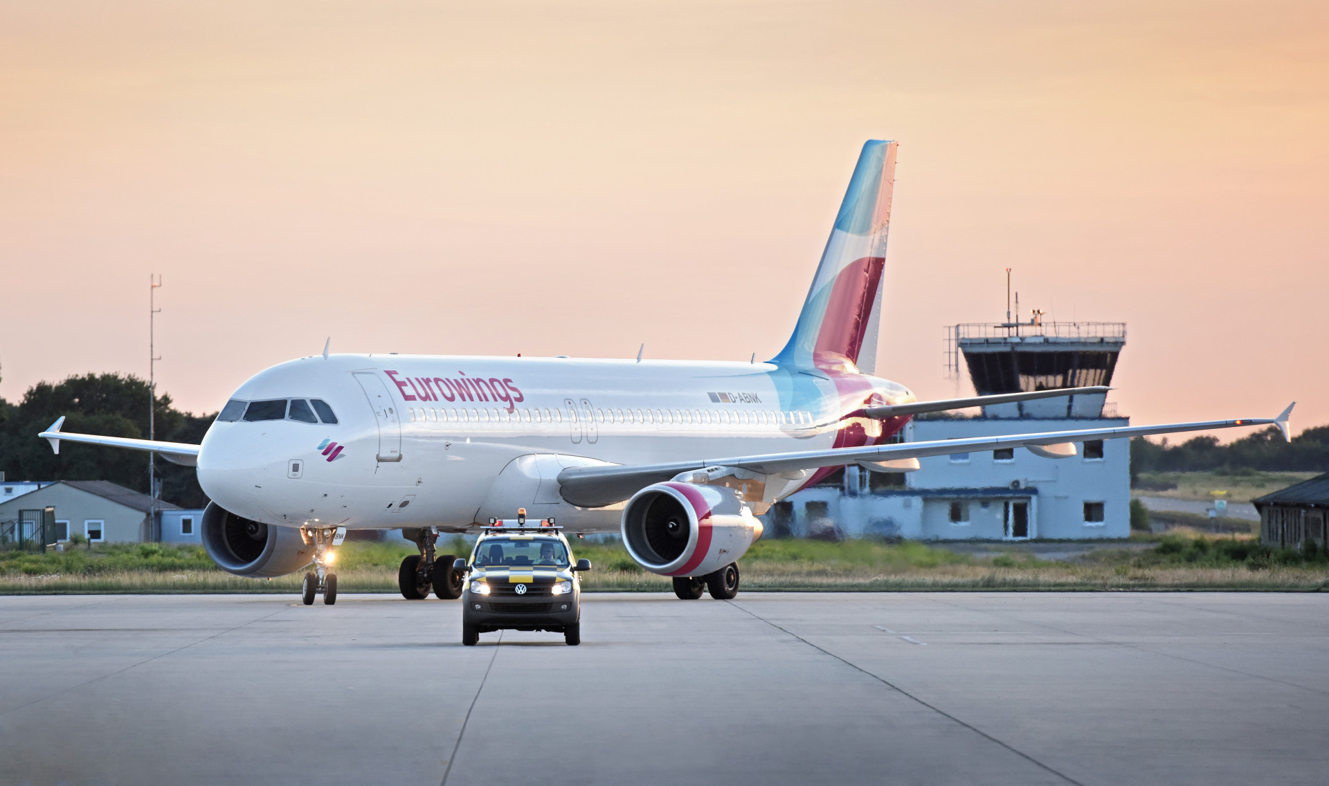 Eurowings' new Chief Executive Officer (CEO), effective from February 2026, has been named. Max Kownatzki will step into his predecessor, Jens Bischof's, role.