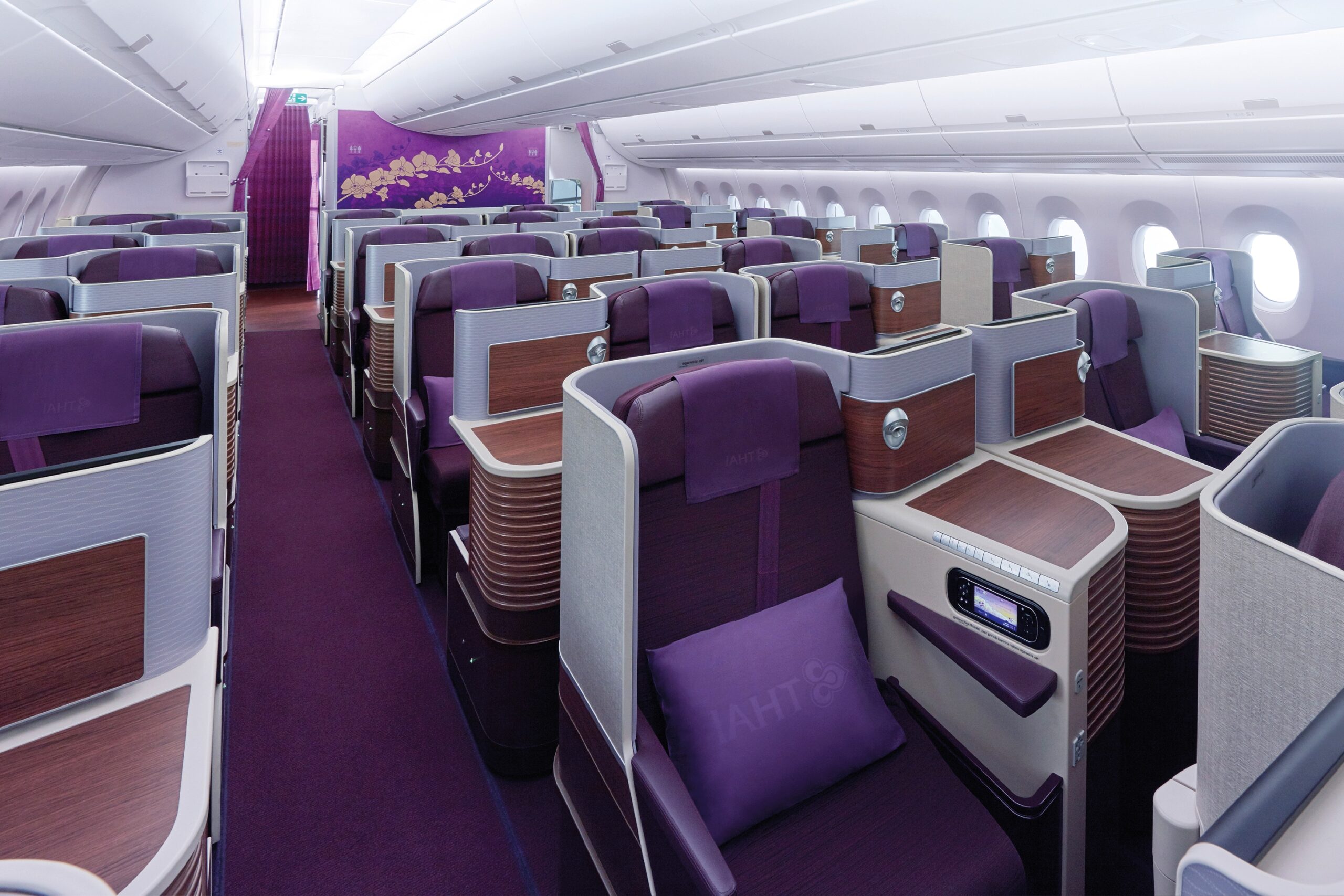 Thai Airways Royal Silk Business Class's Seating Arrangement.