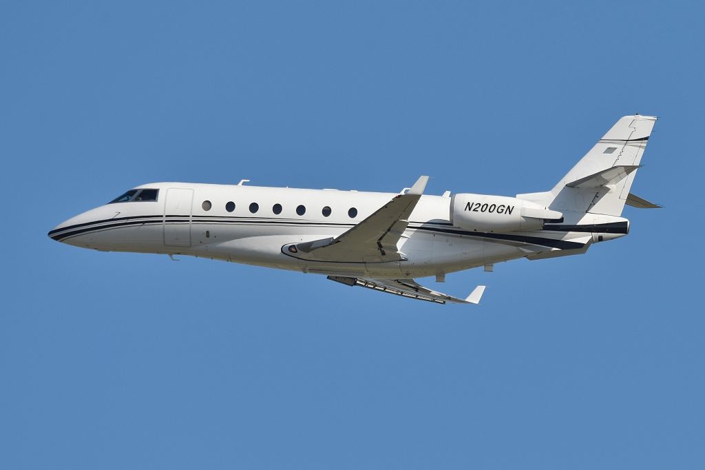 N200GN Gulfstream G200 flying