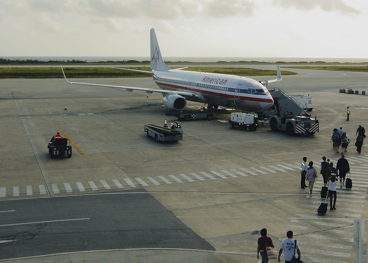 American Airlines plane at the Curaçao International Airport
