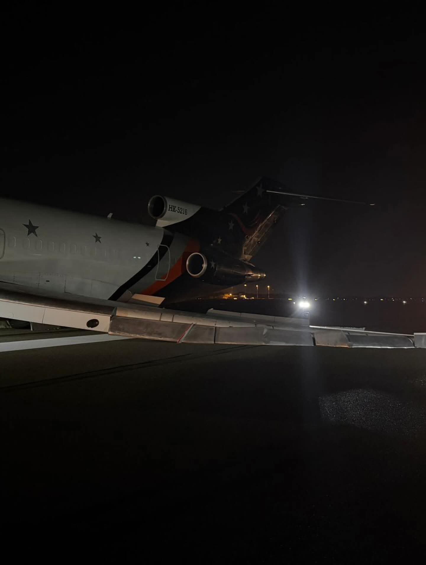 Aerosucre Boeing 727-227 freighter's landing gear suffers failure © Andrés Romero (via X)