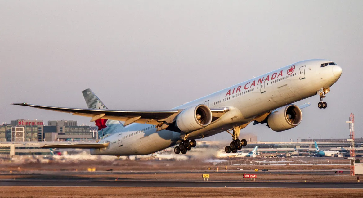 Air Canada Boeing 777-300ER © Aaron Davis