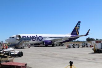 An Avelo Airlines 737-800
