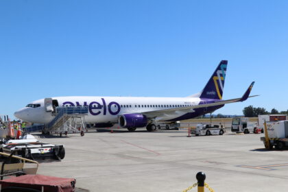 An Avelo Airlines 737-800