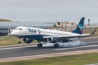 Embraer 195 (PR-AXN) of Azul Linhas Aéreas Brasileiras at Santos Dumont Airport