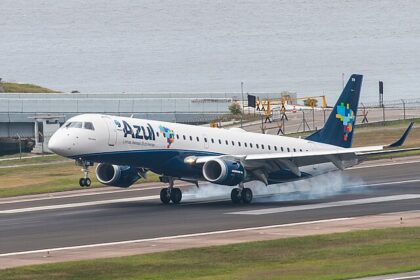 Embraer 195 (PR-AXN) of Azul Linhas Aéreas Brasileiras at Santos Dumont Airport