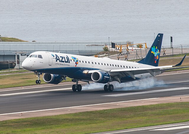 Embraer 195 (PR-AXN) of Azul Linhas Aéreas Brasileiras at Santos Dumont Airport