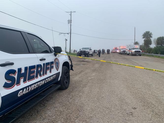 Investigation underway, Galveston Police on the scene © Jennifer Reynolds/ The Daily News