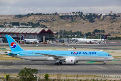 A Korean Air Boeing 787 at Madrid-Barajas Airport T4, Madrid, Spain