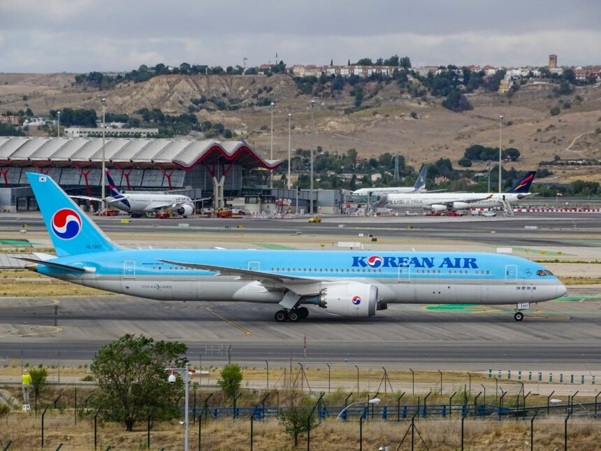 A Korean Air Boeing 787 at Madrid-Barajas Airport T4, Madrid, Spain