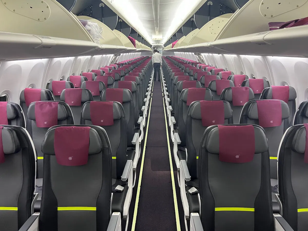 Qatar 737-MAX 8 Interior : Economy Class Y Cabin