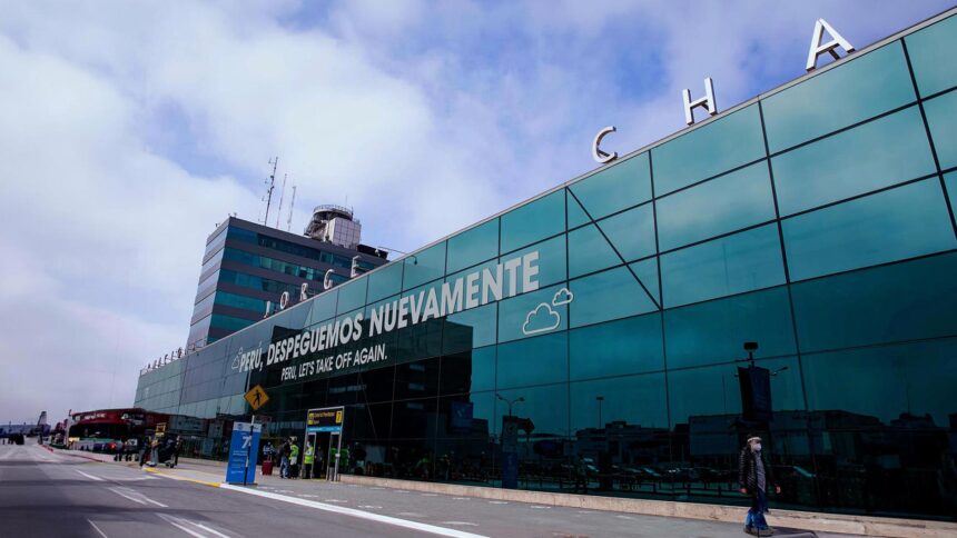 Front view of Jorge Chávez International Airport in Lima, Peru, showing the main terminal building © Karina Mendoza