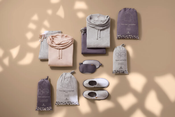 Emirates launches new luxury loungewear 2025. Slippers, headphones and eyemasks.
