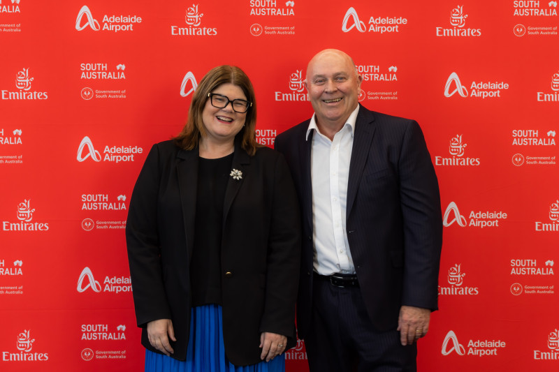 South Australian Minister for Tourism, Hon Zoe Bettison Barry Brown and Divisional Vice President Australasia, Emirates © Emirates
