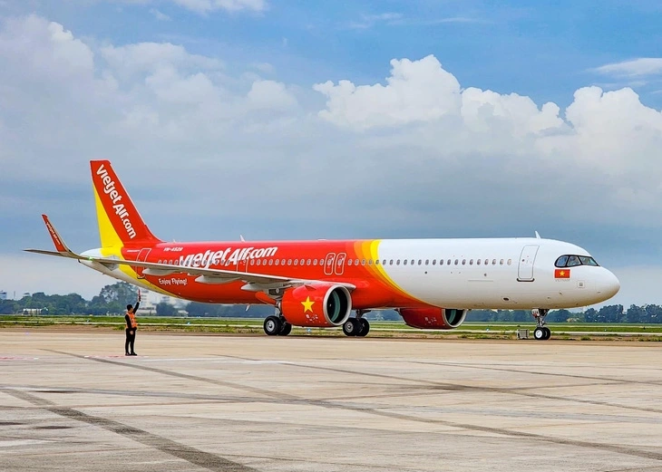 Vietjet Airbus A321neo ACF on the tarmac.